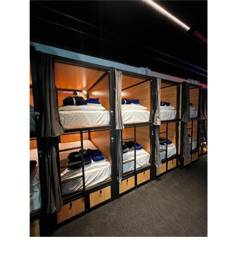Capsuleaccom Hostel Gold Coast Buitenkant foto