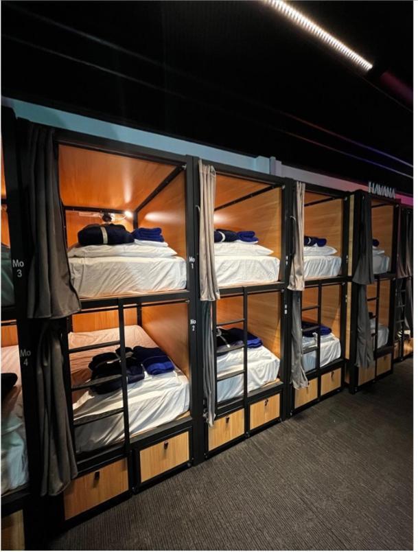 Capsuleaccom Hostel Gold Coast Buitenkant foto