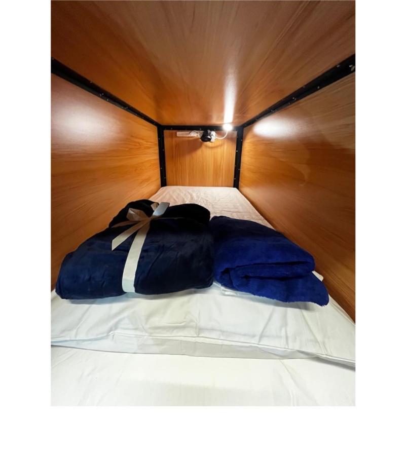 Capsuleaccom Hostel Gold Coast Buitenkant foto