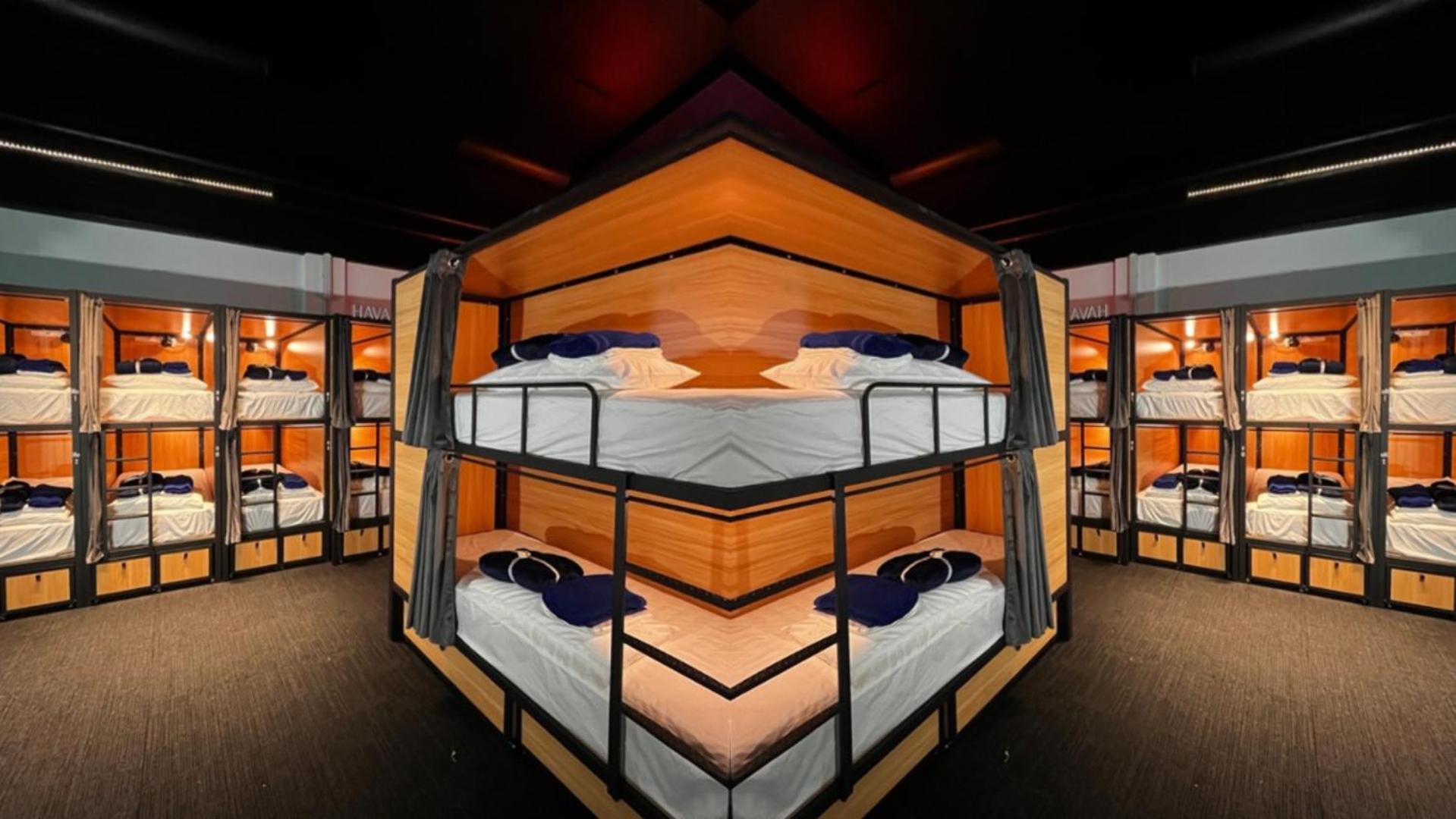 Capsuleaccom Hostel Gold Coast Buitenkant foto