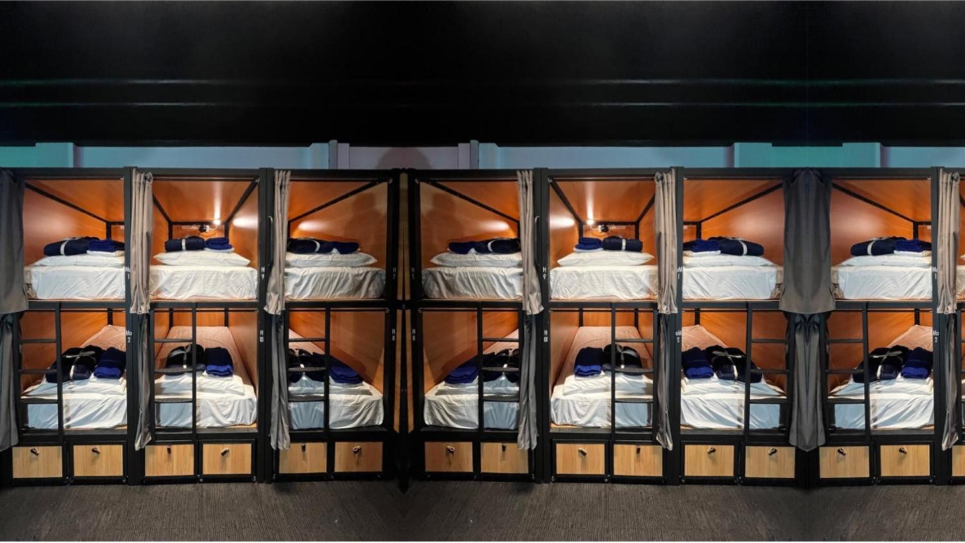 Capsuleaccom Hostel Gold Coast Buitenkant foto